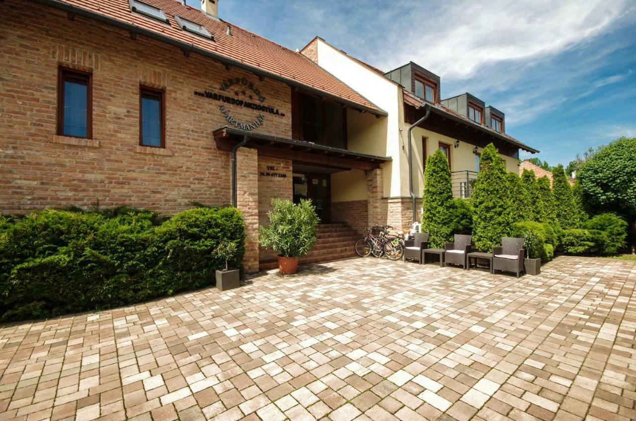 Várfürdő Panzió Gyula Exterior foto
